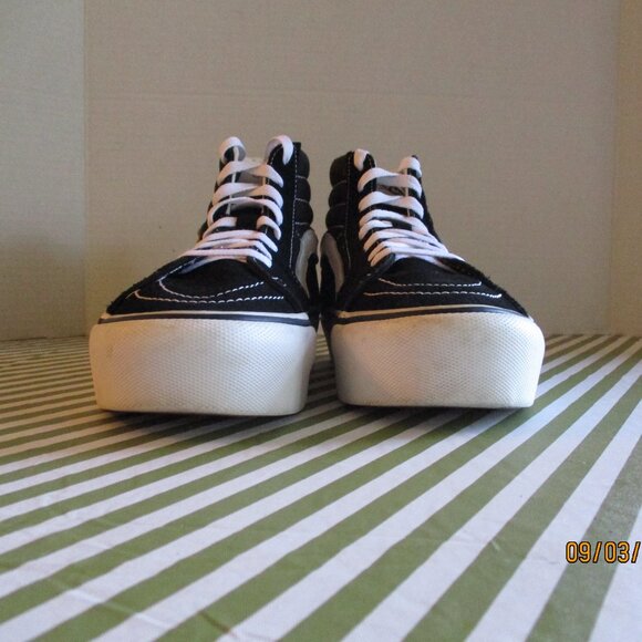 Vans Off the Wall High-Top Sneakers - Picture 8 of 16